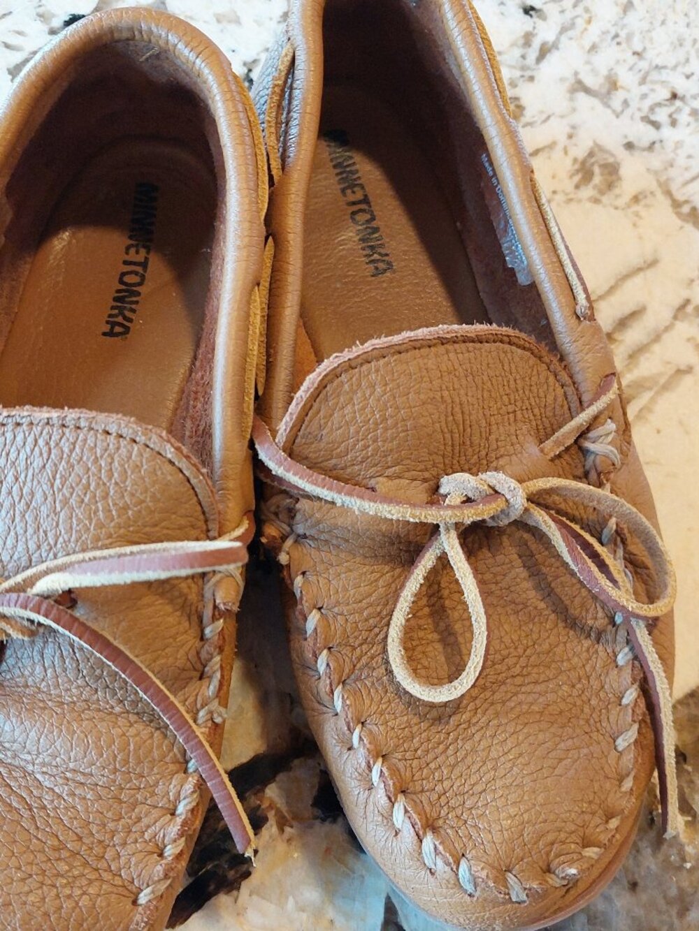 Minnetonka Moose Leather Slippers mens 8, womens 10